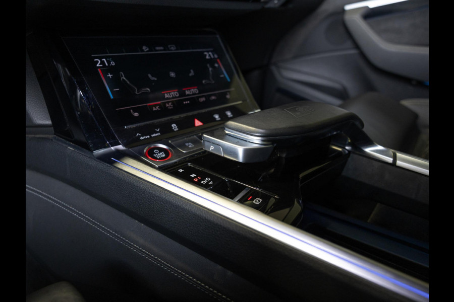 Audi e-tron S quattro 95 kWh SOH 89% / 503pk / NAP / Panorama dak / Rondomzicht camera / Kuipstoelen /