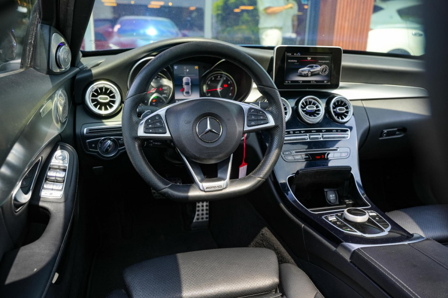 Mercedes-Benz C-Klasse 180 Business Solution AMG Panoramadak 3D Burmester Ambient Camera Stoelverwarming Leer Cruise Control