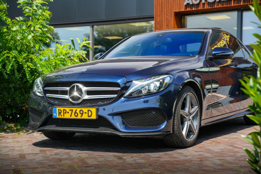 Mercedes-Benz C-Klasse 180 Business Solution AMG Panoramadak 3D Burmester Ambient Camera Stoelverwarming Leer Cruise Control