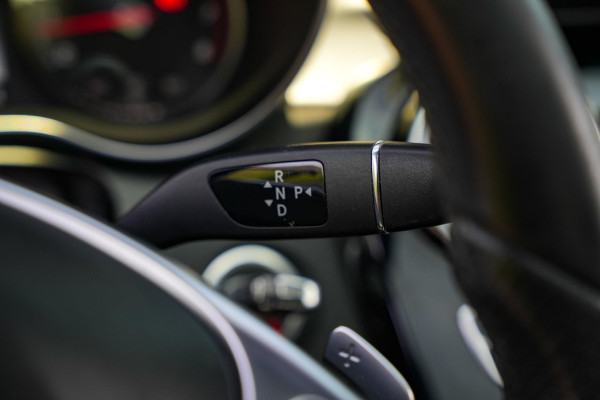 Mercedes-Benz C-Klasse 180 Business Solution AMG Panoramadak 3D Burmester Ambient Camera Stoelverwarming Leer Cruise Control