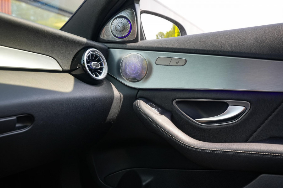 Mercedes-Benz C-Klasse 180 Business Solution AMG Panoramadak 3D Burmester Ambient Camera Stoelverwarming Leer Cruise Control