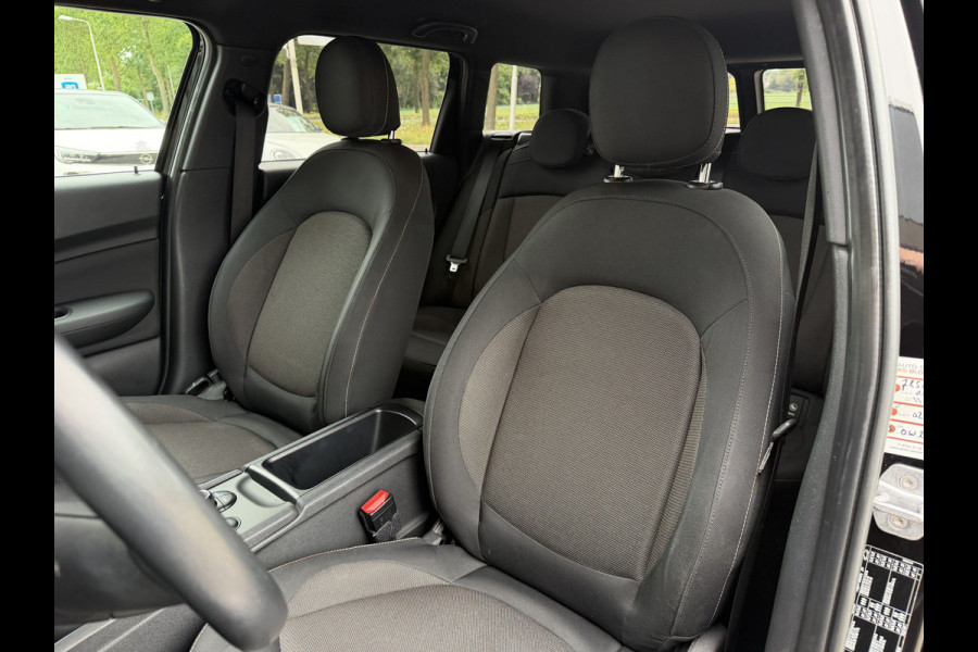 MINI Clubman 1.5 One / Automaat / Stoelverwarming / 17'' LM / Sensoren achter /