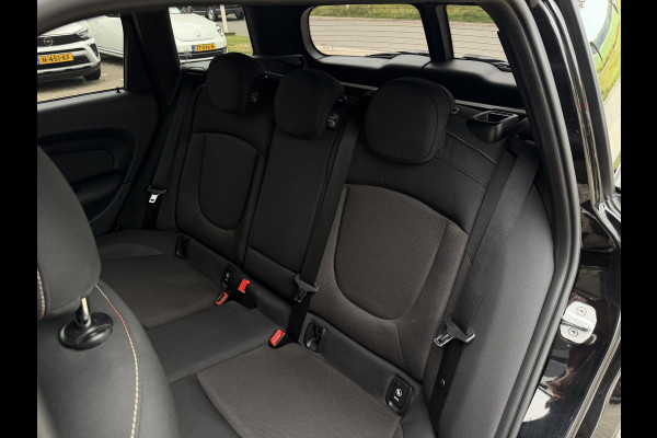 MINI Clubman 1.5 One / Automaat / Stoelverwarming / 17'' LM / Sensoren achter /