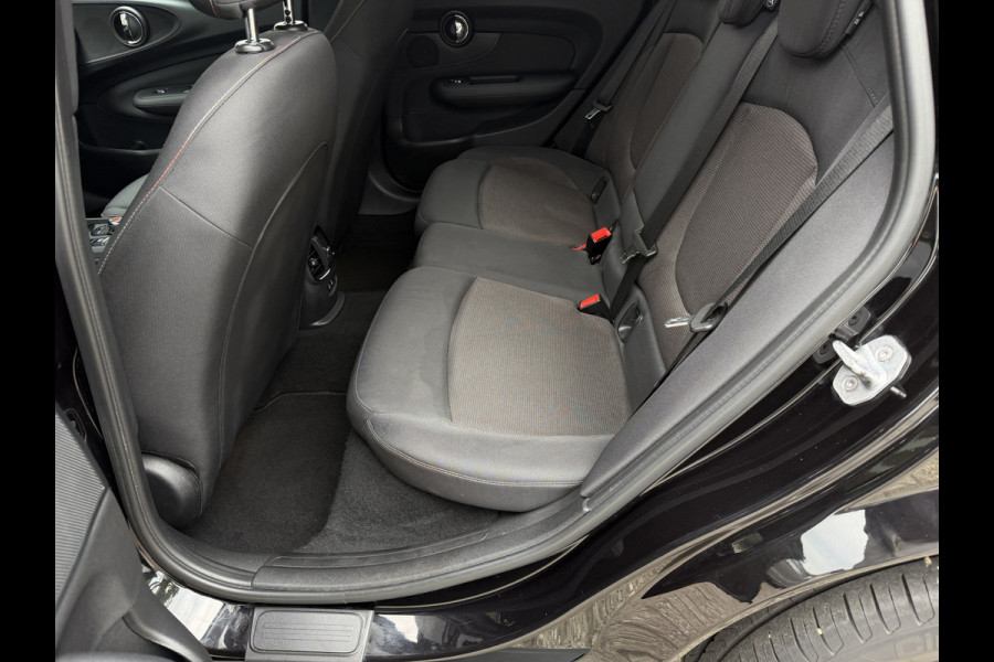 MINI Clubman 1.5 One / Automaat / Stoelverwarming / 17'' LM / Sensoren achter /