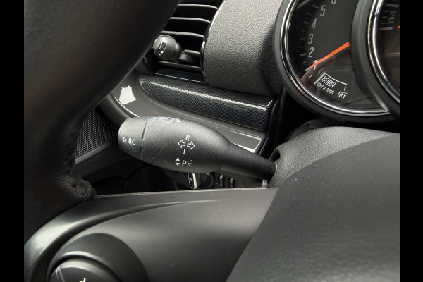 MINI Clubman 1.5 One / Automaat / Stoelverwarming / 17'' LM / Sensoren achter /
