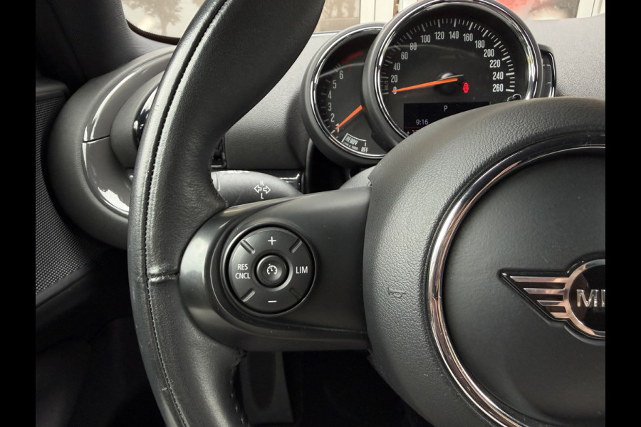 MINI Clubman 1.5 One / Automaat / Stoelverwarming / 17'' LM / Sensoren achter /