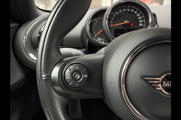 MINI Clubman 1.5 One / Automaat / Stoelverwarming / 17'' LM / Sensoren achter /