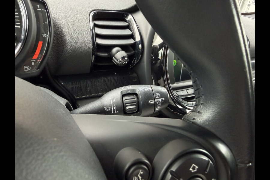MINI Clubman 1.5 One / Automaat / Stoelverwarming / 17'' LM / Sensoren achter /