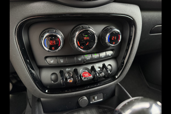 MINI Clubman 1.5 One / Automaat / Stoelverwarming / 17'' LM / Sensoren achter /