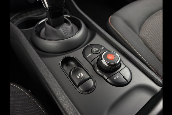 MINI Clubman 1.5 One / Automaat / Stoelverwarming / 17'' LM / Sensoren achter /