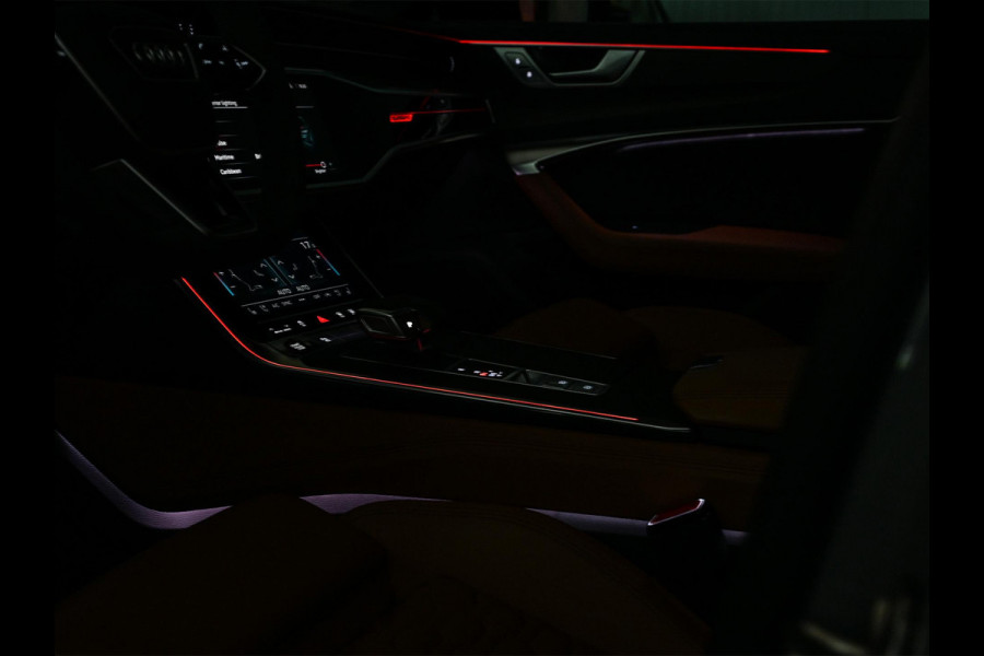 Audi A6 Avant RS 6 TFSI quattro | Panoramadak | Achterasbesturing | 360 Camera | HUD | B&O | Carbon Inleg | Sportdifferentieel | Stoelverwarming + Ventilatie | Luchtvering | Soft Close | Stuurverwarming |