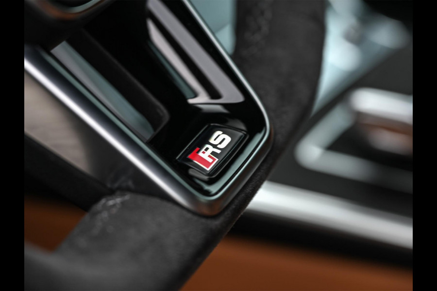 Audi A6 Avant RS 6 TFSI quattro | Panoramadak | Achterasbesturing | 360 Camera | HUD | B&O | Carbon Inleg | Sportdifferentieel | Stoelverwarming + Ventilatie | Luchtvering | Soft Close | Stuurverwarming |