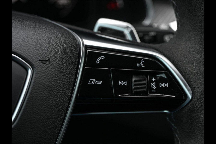 Audi A6 Avant RS 6 TFSI quattro | Panoramadak | Achterasbesturing | 360 Camera | HUD | B&O | Carbon Inleg | Sportdifferentieel | Stoelverwarming + Ventilatie | Luchtvering | Soft Close | Stuurverwarming |