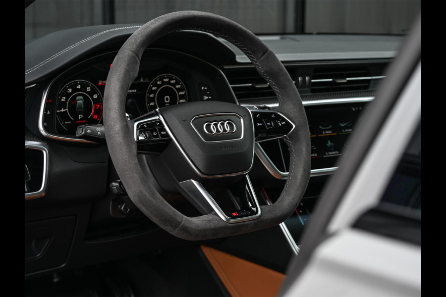 Audi A6 Avant RS 6 TFSI quattro | Panoramadak | Achterasbesturing | 360 Camera | HUD | B&O | Carbon Inleg | Sportdifferentieel | Stoelverwarming + Ventilatie | Luchtvering | Soft Close | Stuurverwarming |