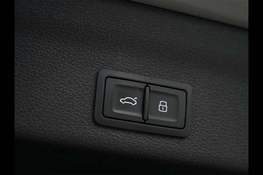 Audi A6 Avant RS 6 TFSI quattro | Panoramadak | Achterasbesturing | 360 Camera | HUD | B&O | Carbon Inleg | Sportdifferentieel | Stoelverwarming + Ventilatie | Luchtvering | Soft Close | Stuurverwarming |