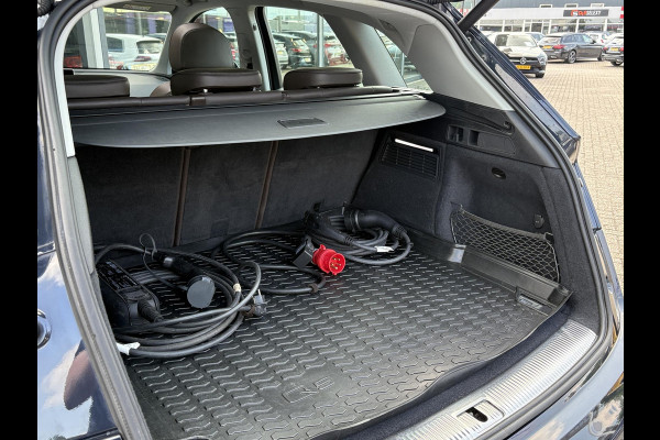 Audi Q5 55 TFSI e quattro S line 367pk  | VOL! | Panoramadak | Trekhaak wegklapbaar | Matrix LED | 360 graden camera | Geheugenstoel | Luchtvering | Head up Display | Stoelverwarming | Virtual cockpit | Adaptive cruise control | Massagestoel