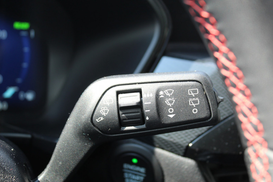 Ford Kuga 2.5 PHEV ST-Line X , 1500kg Trekgewicht , Slechts 35000km Navigatie, Stoel,stuur en voorruitverwarming, Climate control Trekhaak , Bluetooth , Head-up display , BenO audio systeem