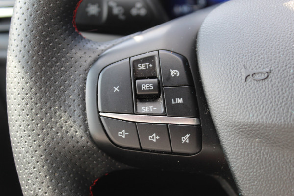 Ford Kuga 2.5 PHEV ST-Line X , 1500kg Trekgewicht , Slechts 35000km Navigatie, Stoel,stuur en voorruitverwarming, Climate control Trekhaak , Bluetooth , Head-up display , BenO audio systeem