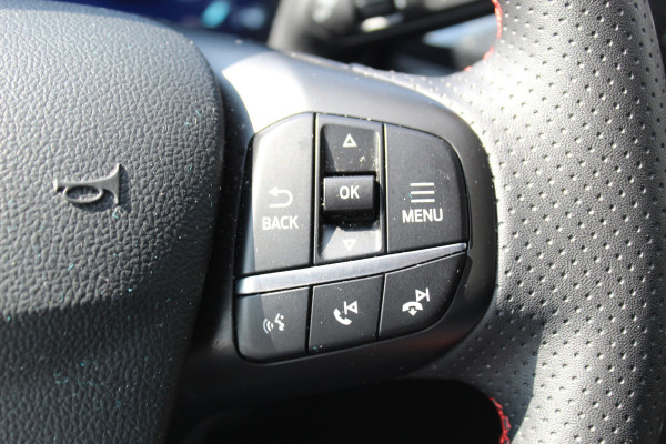 Ford Kuga 2.5 PHEV ST-Line X , 1500kg Trekgewicht , Slechts 35000km Navigatie, Stoel,stuur en voorruitverwarming, Climate control Trekhaak , Bluetooth , Head-up display , BenO audio systeem