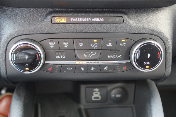 Ford Kuga 2.5 PHEV ST-Line X , 1500kg Trekgewicht , Slechts 35000km Navigatie, Stoel,stuur en voorruitverwarming, Climate control Trekhaak , Bluetooth , Head-up display , BenO audio systeem