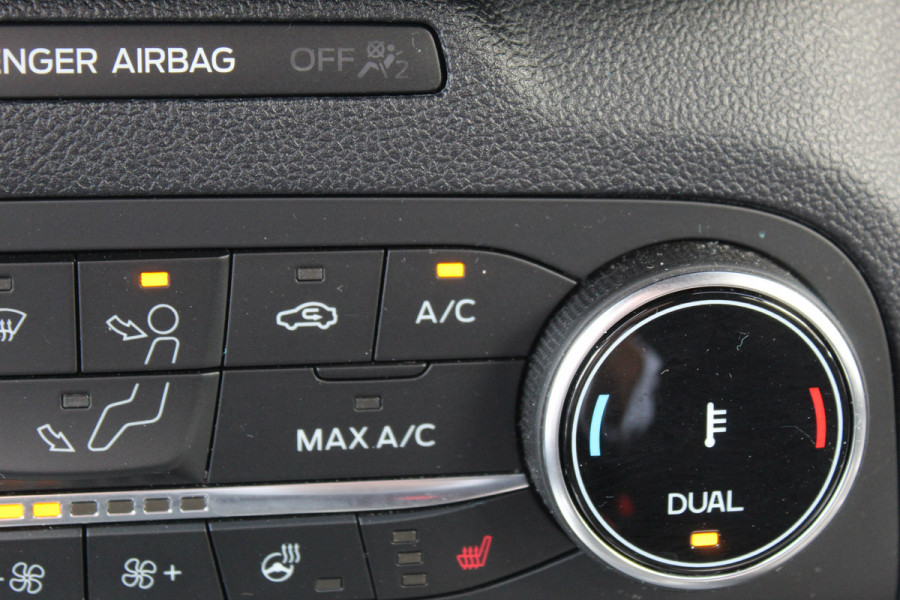Ford Kuga 2.5 PHEV ST-Line X , 1500kg Trekgewicht , Slechts 35000km Navigatie, Stoel,stuur en voorruitverwarming, Climate control Trekhaak , Bluetooth , Head-up display , BenO audio systeem