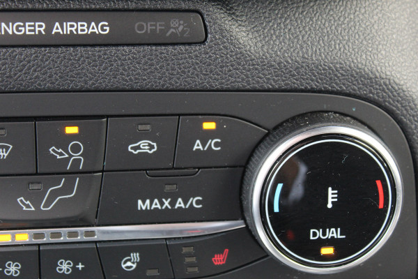 Ford Kuga 2.5 PHEV ST-Line X , 1500kg Trekgewicht , Slechts 35000km Navigatie, Stoel,stuur en voorruitverwarming, Climate control Trekhaak , Bluetooth , Head-up display , BenO audio systeem