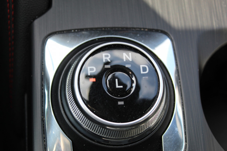 Ford Kuga 2.5 PHEV ST-Line X , 1500kg Trekgewicht , Slechts 35000km Navigatie, Stoel,stuur en voorruitverwarming, Climate control Trekhaak , Bluetooth , Head-up display , BenO audio systeem