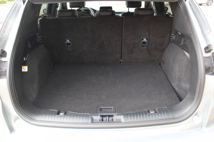 Ford Kuga 2.5 PHEV ST-Line X , 1500kg Trekgewicht , Slechts 35000km Navigatie, Stoel,stuur en voorruitverwarming, Climate control Trekhaak , Bluetooth , Head-up display , BenO audio systeem