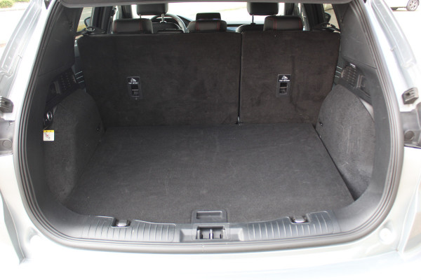 Ford Kuga 2.5 PHEV ST-Line X , 1500kg Trekgewicht , Slechts 35000km Navigatie, Stoel,stuur en voorruitverwarming, Climate control Trekhaak , Bluetooth , Head-up display , BenO audio systeem