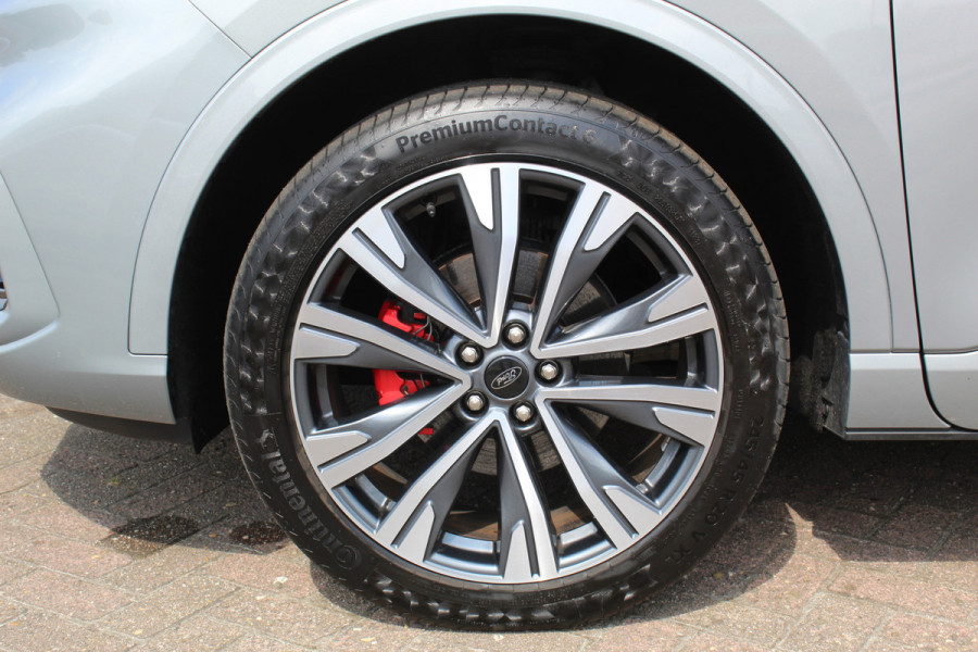 Ford Kuga 2.5 PHEV ST-Line X , 1500kg Trekgewicht , Slechts 35000km Navigatie, Stoel,stuur en voorruitverwarming, Climate control Trekhaak , Bluetooth , Head-up display , BenO audio systeem
