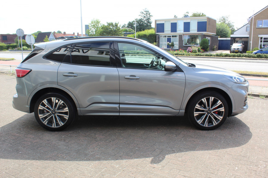 Ford Kuga 2.5 PHEV ST-Line X , 1500kg Trekgewicht , Slechts 35000km Navigatie, Stoel,stuur en voorruitverwarming, Climate control Trekhaak , Bluetooth , Head-up display , BenO audio systeem