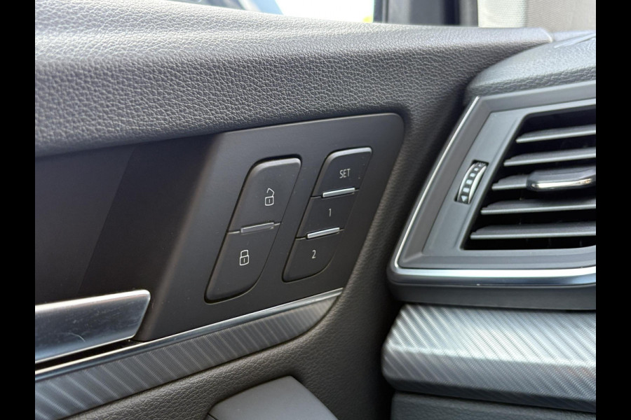 Audi Q5 55 TFSI e quattro S line 367pk  | VOL! | Panoramadak | Trekhaak wegklapbaar | Matrix LED | 360 graden camera | Geheugenstoel | Luchtvering | Head up Display | Stoelverwarming | Virtual cockpit | Adaptive cruise control | Massagestoel