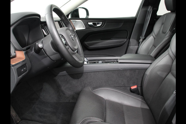 Volvo XC60 2.0 T6 Plug-in hybrid AWD Ultimate Dark Luchtvering Electrisch Panorama dak Google Services Dab Camera Half Leder Seat Comfort Pack