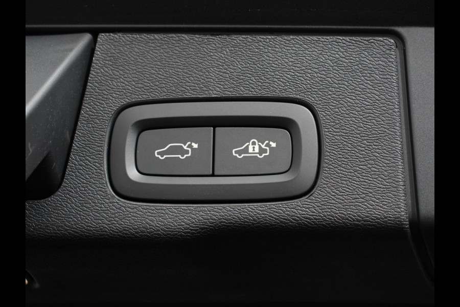 Volvo XC60 2.0 T6 Plug-in hybrid AWD Ultimate Dark Luchtvering Electrisch Panorama dak Google Services Dab Camera Half Leder Seat Comfort Pack
