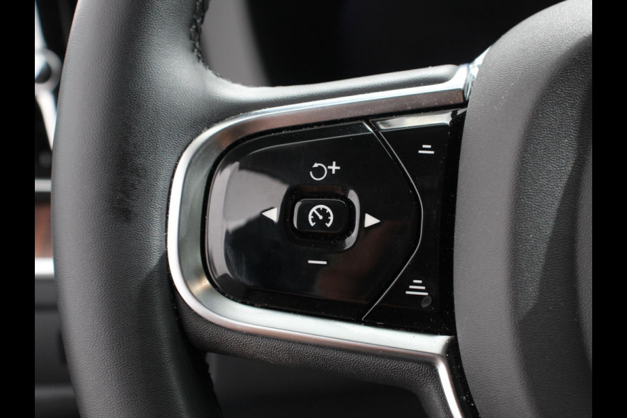 Volvo XC60 2.0 T6 Plug-in hybrid AWD Ultimate Dark Luchtvering Electrisch Panorama dak Google Services Dab Camera Half Leder Seat Comfort Pack