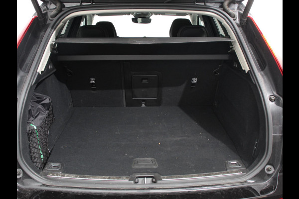 Volvo XC60 2.0 T6 Plug-in hybrid AWD Ultimate Dark Luchtvering Electrisch Panorama dak Google Services Dab Camera Half Leder Seat Comfort Pack