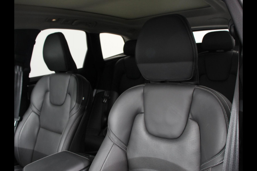 Volvo XC60 2.0 T6 Plug-in hybrid AWD Ultimate Dark Luchtvering Electrisch Panorama dak Google Services Dab Camera Half Leder Seat Comfort Pack