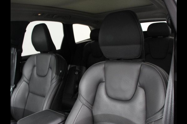 Volvo XC60 2.0 T6 Plug-in hybrid AWD Ultimate Dark Luchtvering Electrisch Panorama dak Google Services Dab Camera Half Leder Seat Comfort Pack