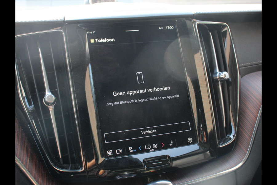 Volvo XC60 2.0 T6 Plug-in hybrid AWD Ultimate Dark Luchtvering Electrisch Panorama dak Google Services Dab Camera Half Leder Seat Comfort Pack