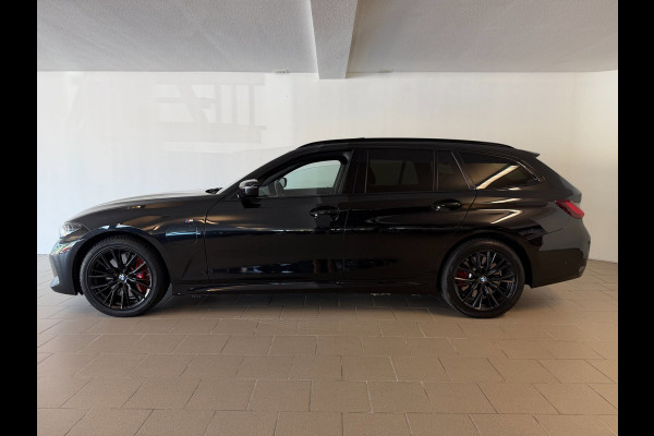 BMW 3 Serie Touring 330e G21 Touring LCI 292PK XTRA BOOST LONG RANGE FACELIFT PANO LEER TREKHAAK HARMAN KARDON SHADOWLINE NIEUWSTA