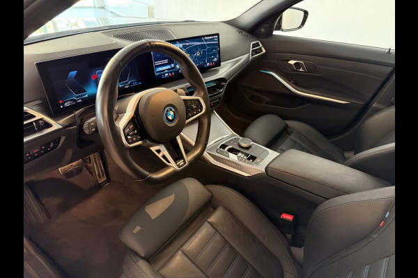 BMW 3 Serie Touring 330e G21 Touring LCI 292PK XTRA BOOST LONG RANGE FACELIFT PANO LEER TREKHAAK HARMAN KARDON SHADOWLINE NIEUWSTA
