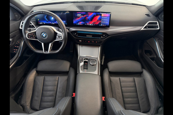 BMW 3 Serie Touring 330e G21 Touring LCI 292PK XTRA BOOST LONG RANGE FACELIFT PANO LEER TREKHAAK HARMAN KARDON SHADOWLINE NIEUWSTA