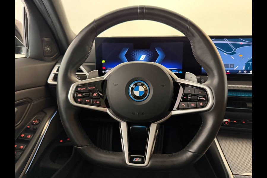 BMW 3 Serie Touring 330e G21 Touring LCI 292PK XTRA BOOST LONG RANGE FACELIFT PANO LEER TREKHAAK HARMAN KARDON SHADOWLINE NIEUWSTA