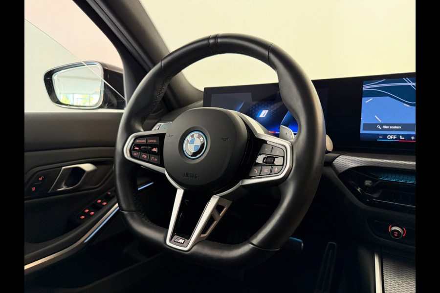 BMW 3 Serie Touring 330e G21 Touring LCI 292PK XTRA BOOST LONG RANGE FACELIFT PANO LEER TREKHAAK HARMAN KARDON SHADOWLINE NIEUWSTA