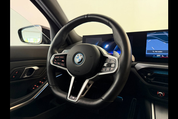 BMW 3 Serie Touring 330e G21 Touring LCI 292PK XTRA BOOST LONG RANGE FACELIFT PANO LEER TREKHAAK HARMAN KARDON SHADOWLINE NIEUWSTA