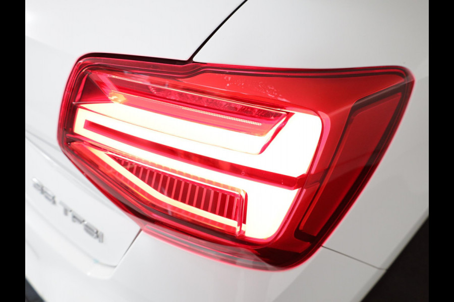Audi Q2 35 TFSI Business Edition 150 pk S-tronic | Navigatie | Parkeersensoren | Achteruitrijcamera | Cruise control | LED koplampen | Stoelverwarming |