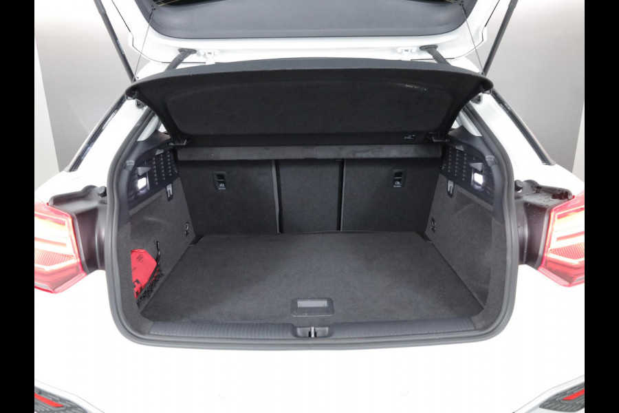 Audi Q2 35 TFSI Business Edition 150 pk S-tronic | Navigatie | Parkeersensoren | Achteruitrijcamera | Cruise control | LED koplampen | Stoelverwarming |