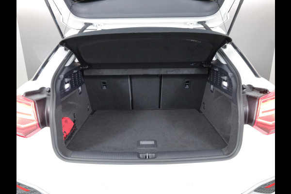 Audi Q2 35 TFSI Business Edition 150 pk S-tronic | Navigatie | Parkeersensoren | Achteruitrijcamera | Cruise control | LED koplampen | Stoelverwarming |