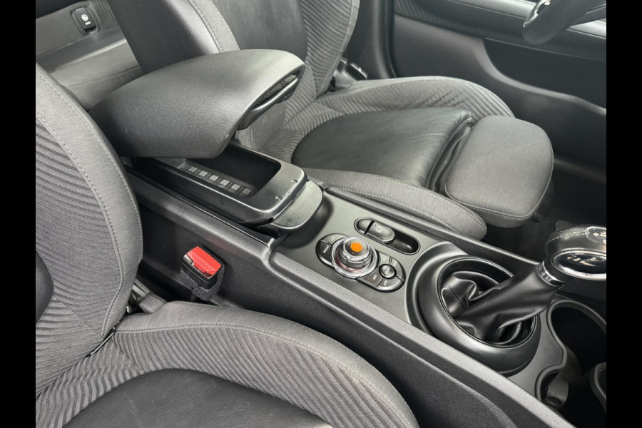 MINI Clubman 1.5 Cooper Sportstoelen half leder Navigatie Cruise Clima Trekhaak
