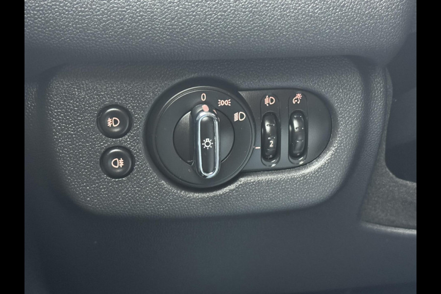 MINI Clubman 1.5 Cooper Sportstoelen half leder Navigatie Cruise Clima Trekhaak